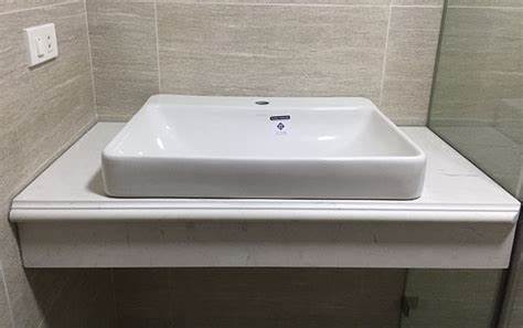 BÀN ĐÁ